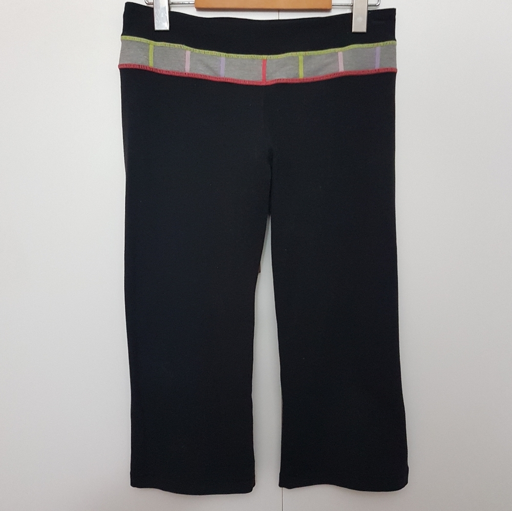 LULULEMON 6 Groove Crop Black Reversible Size 6